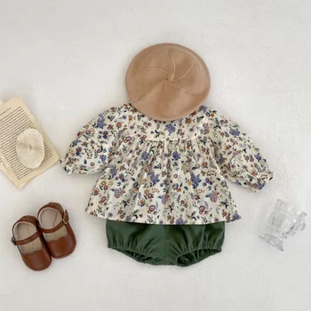 Новый осенний комплект одежды для младенцев Блузка с цветочным рисунком, Зеленые шорты, костюм из 2 предметов для маленьких девочек
