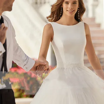 Свадебное платье с круглым вырезом 2023, свадебное платье без рукавов с открытой спиной, женское платье с элегантными оборками и тюлевым шлейфом Robe De mariée